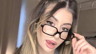 KrystenSours 18 female naked cam model profile