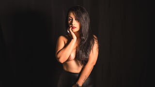 KurtneyTravis Nude