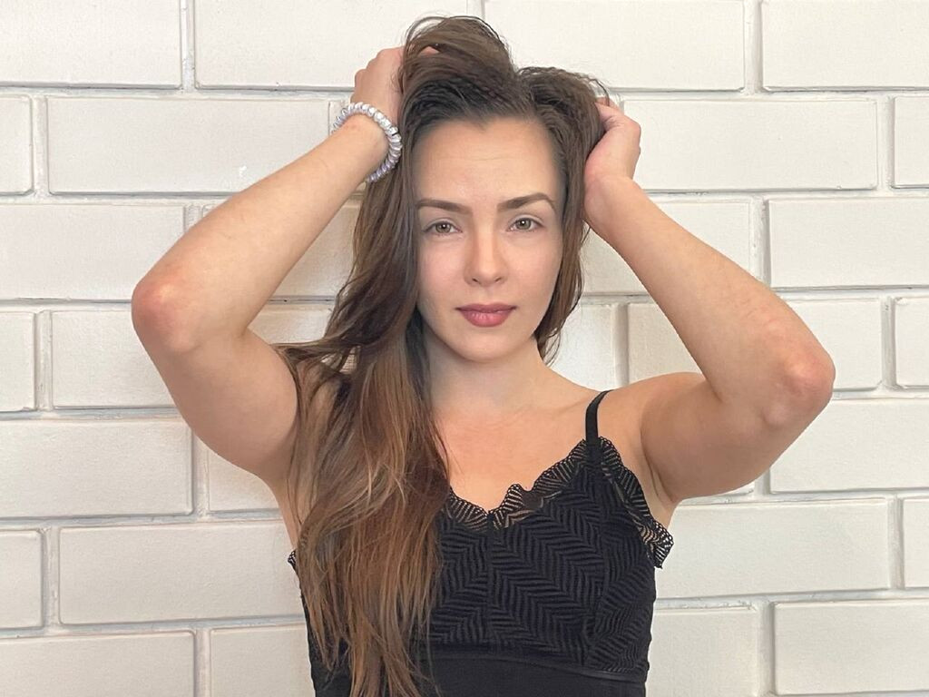 LamaBrown Naked