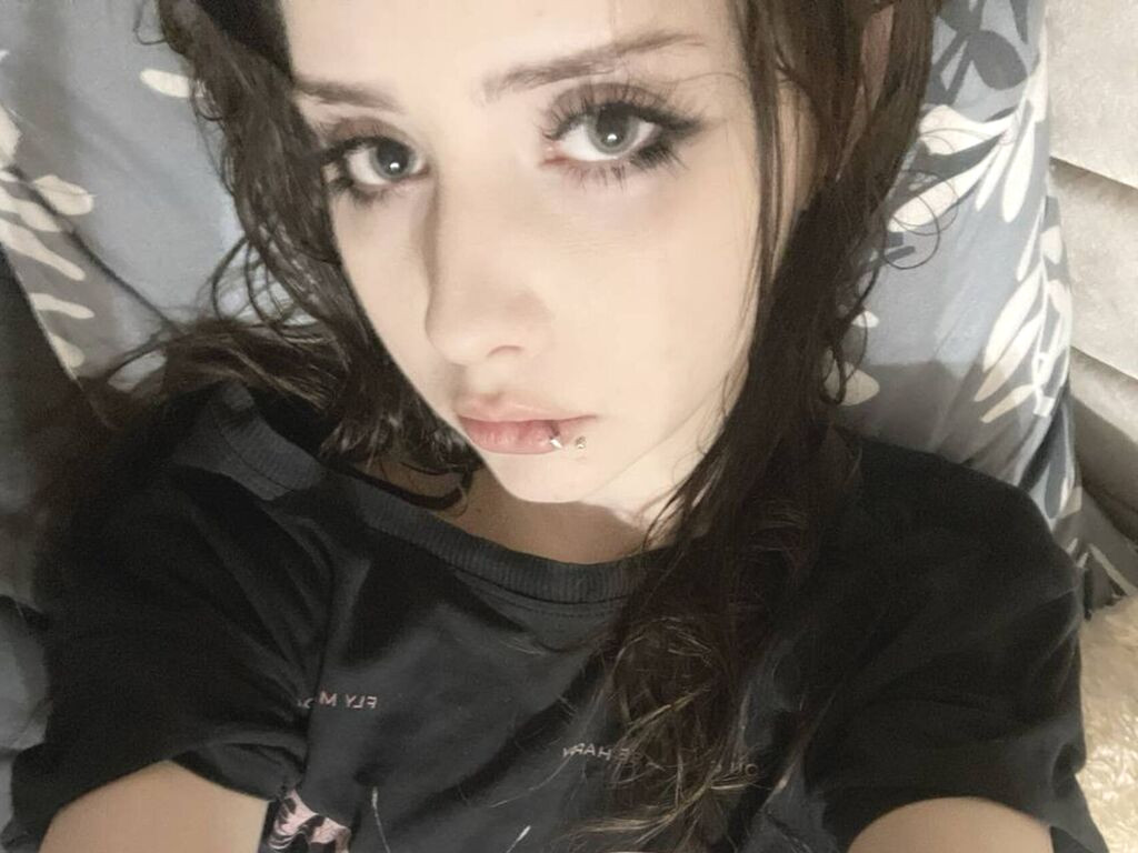 LaureenWinbush nude cam model profile photo