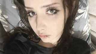 LaureenWinbush 18 female sexy cam model profile