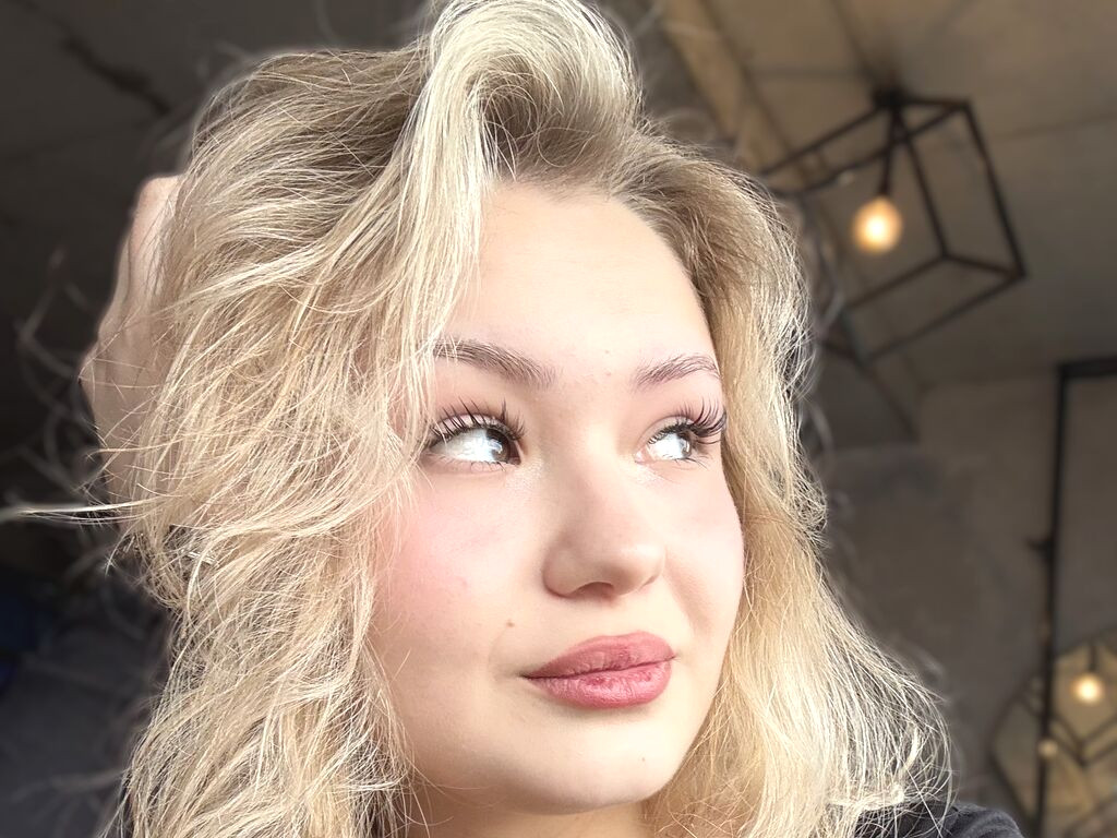LavernaMonnot nude cam model profile photo