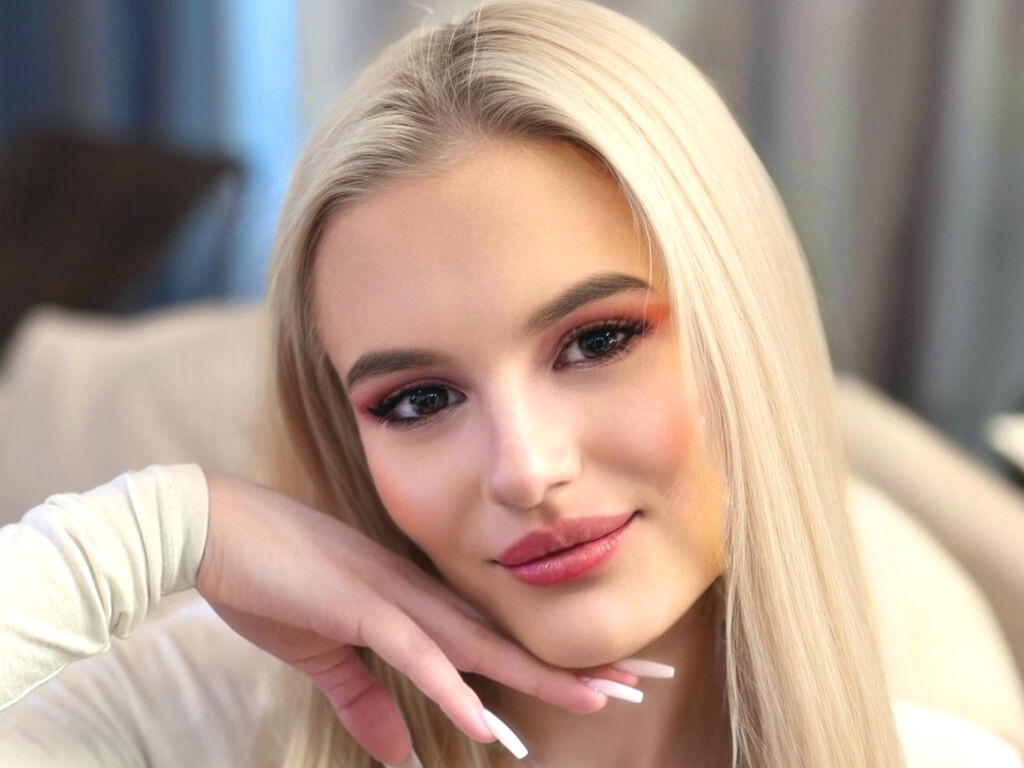 LeaLamours naked cam model gallery photo