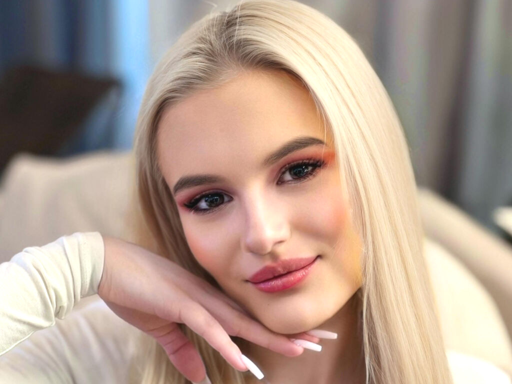 LeaLamours nude cam model profile photo