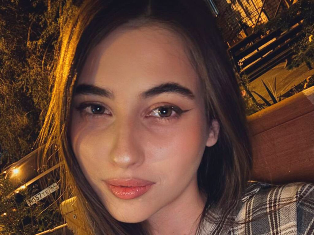 LeiaFrost nude cam model profile photo
