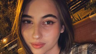 LeiaFrost 18 female erotic cam model profile