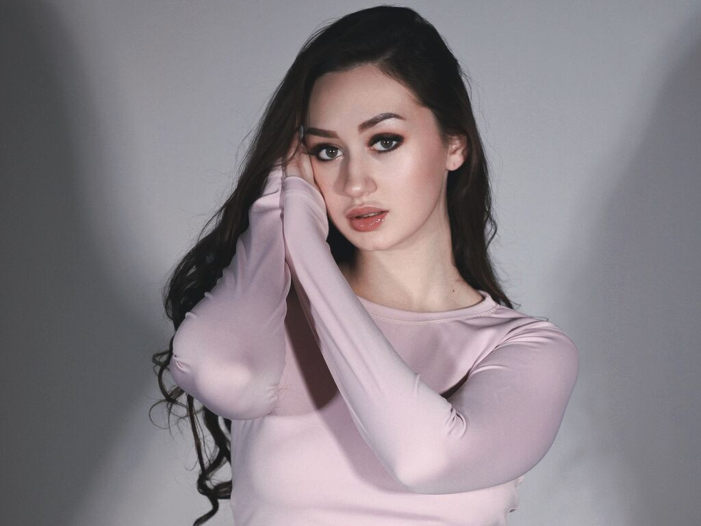 LeilaYildiz Naked