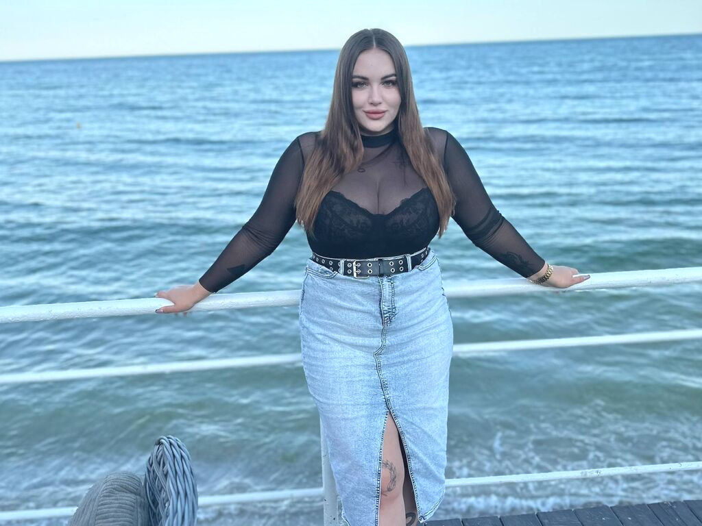LeillaTvin nude cam model profile photo