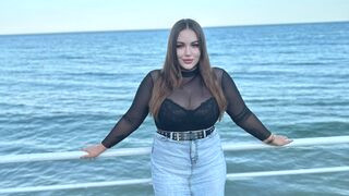 LeillaTvin 24 female sexy cam model profile