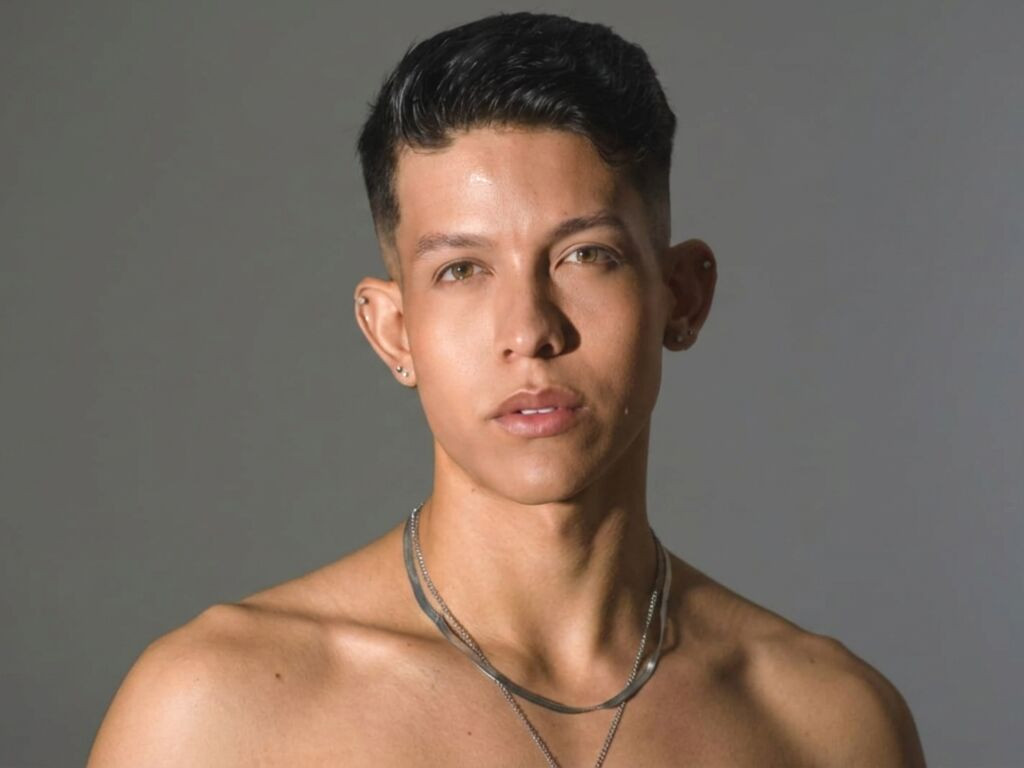 LeisanFox nude cam model profile photo