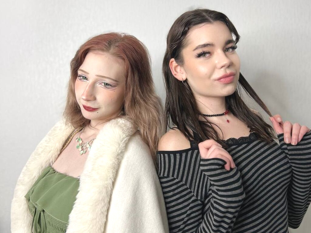 LeonilaAndDahlia naked cam model gallery photo