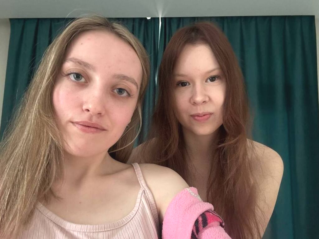 LewisAndBeatriz nude cam model profile photo