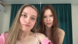 LewisAndBeatriz 18 female lesbian hot related cam model profile