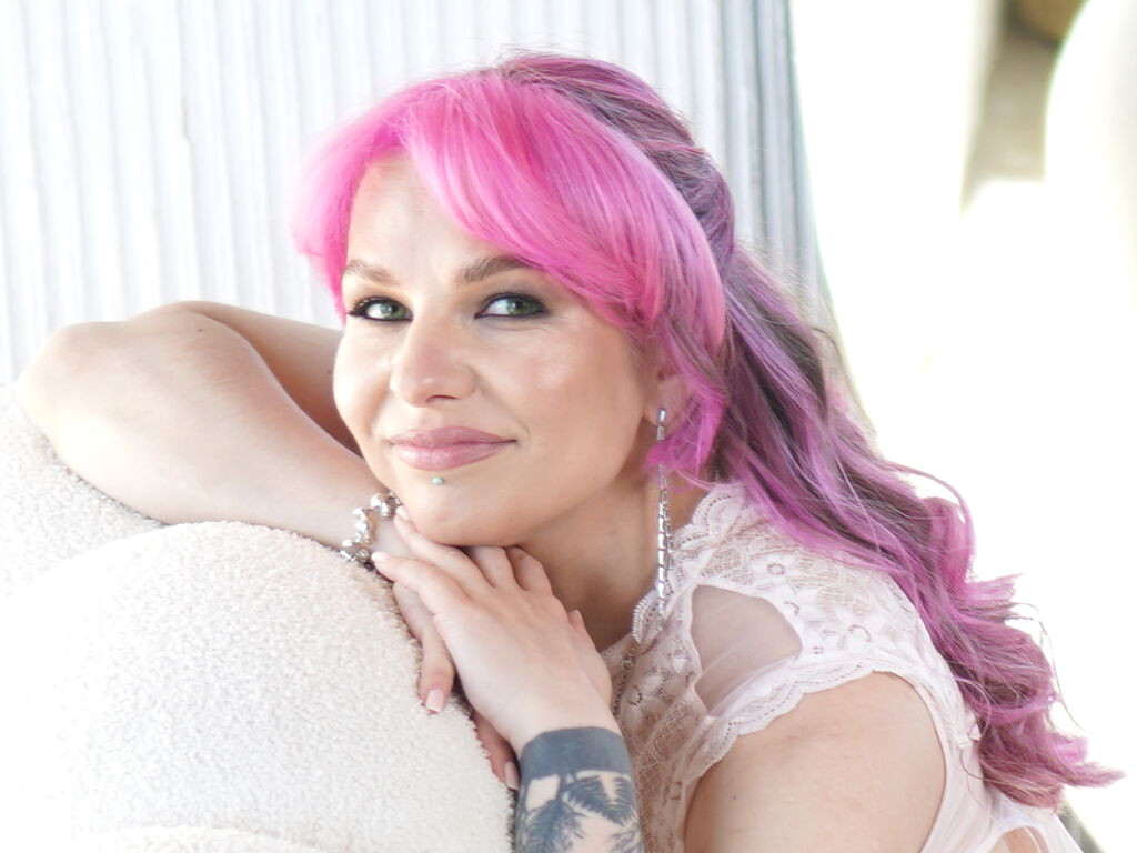 LeyaTaryn nude cam model profile photo