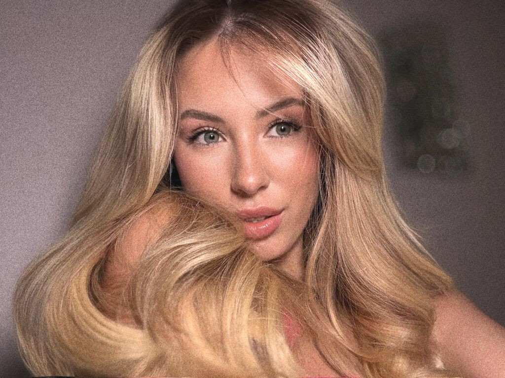LeylaBlanc nude cam model profile photo