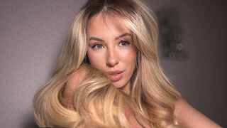 LeylaBlanc 26 female naked cam model profile