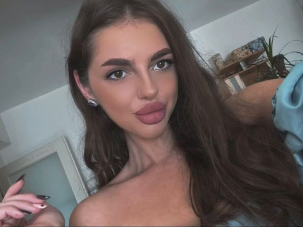 LeylaGhandour naked cam model gallery photo