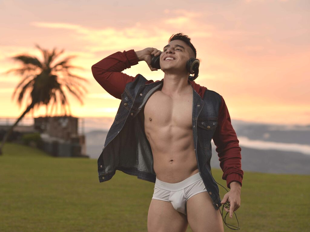 LeytonFloyd Naked