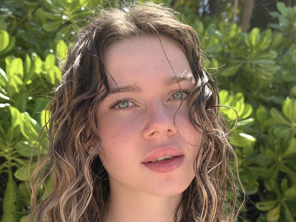 LiaMotzer nude cam model profile photo