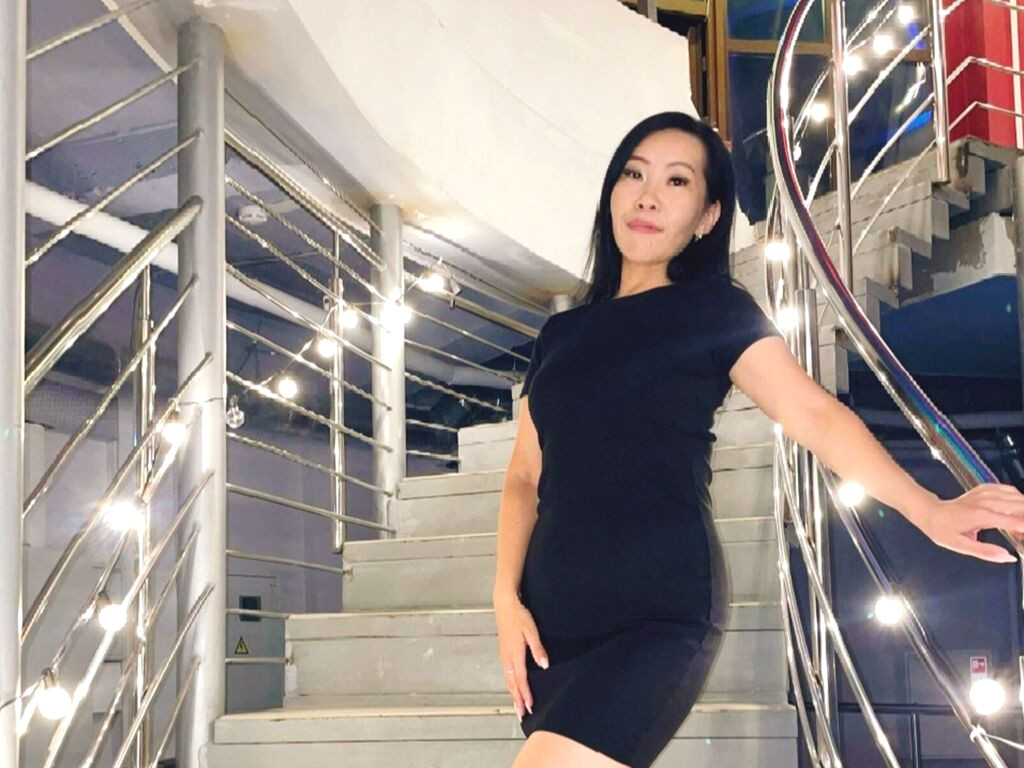 LiaPak nude cam model profile photo