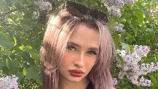 LiaSunset 21 female live cam model profile