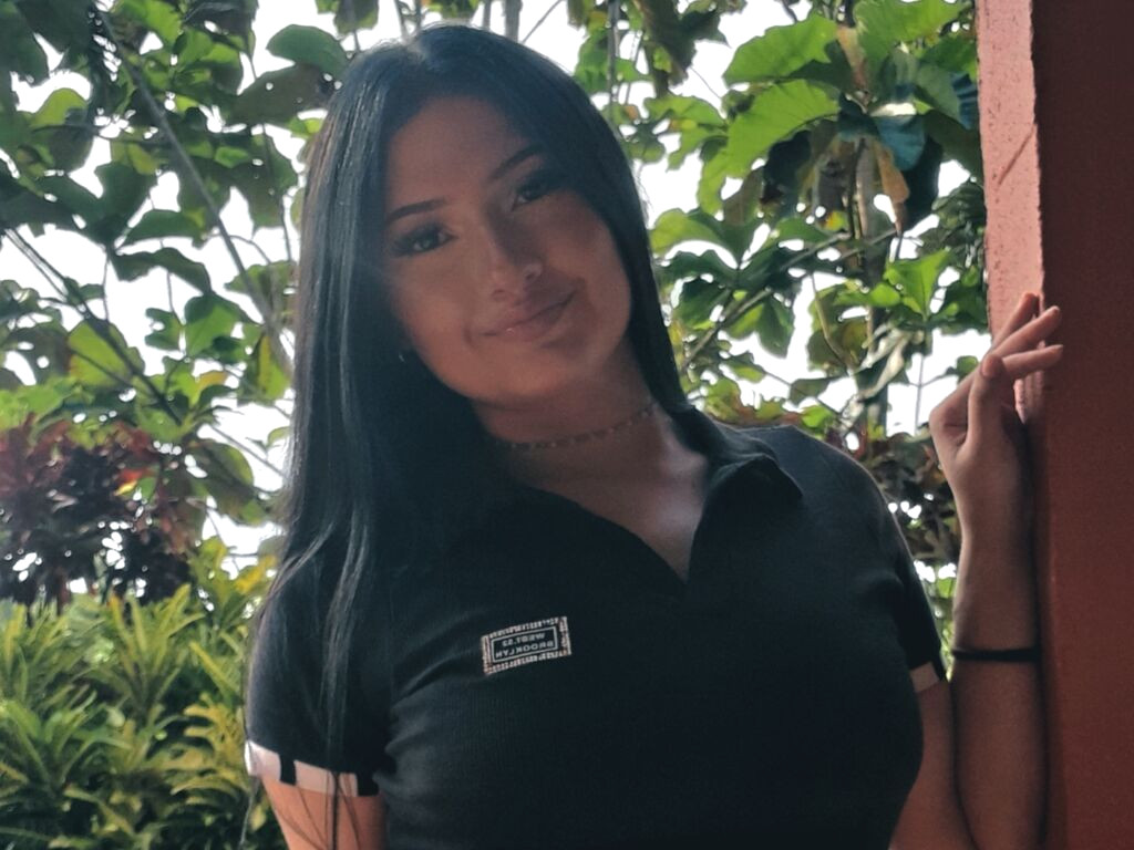 LiahSuenos nude cam model profile photo