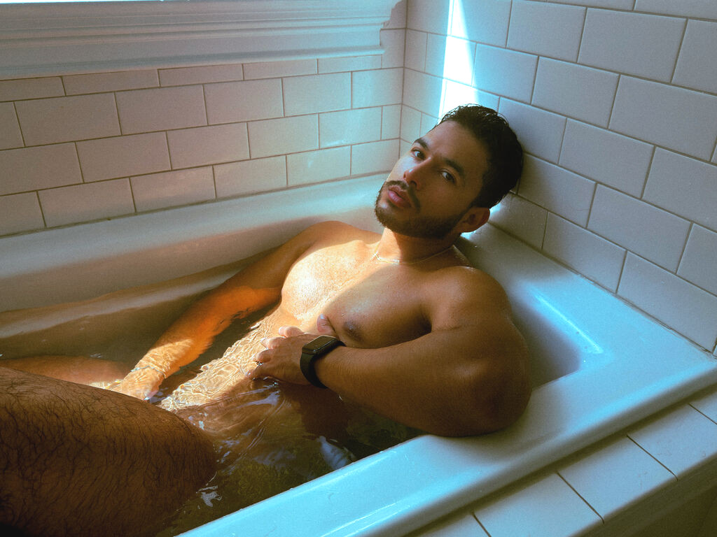 LianCruz nude cam model profile photo