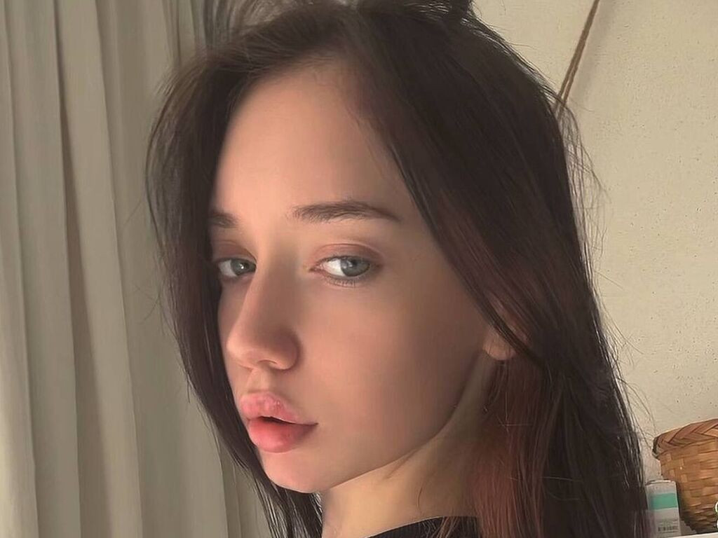 LikaDelic naked cam model gallery photo