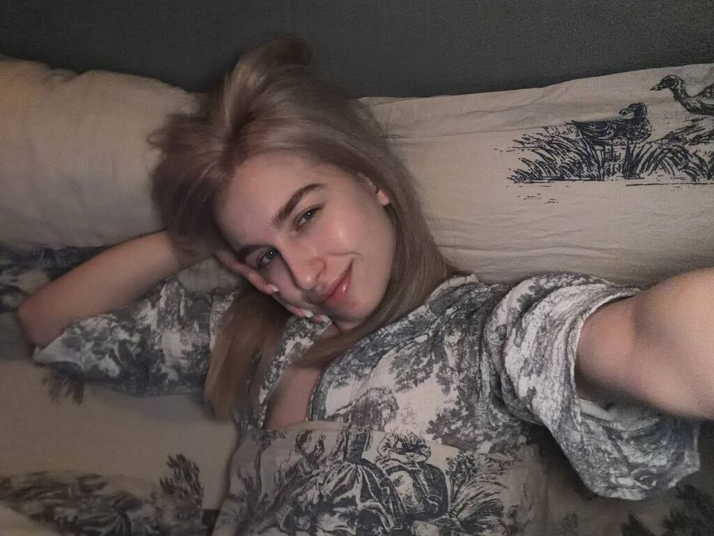 LikaKai naked cam model gallery photo