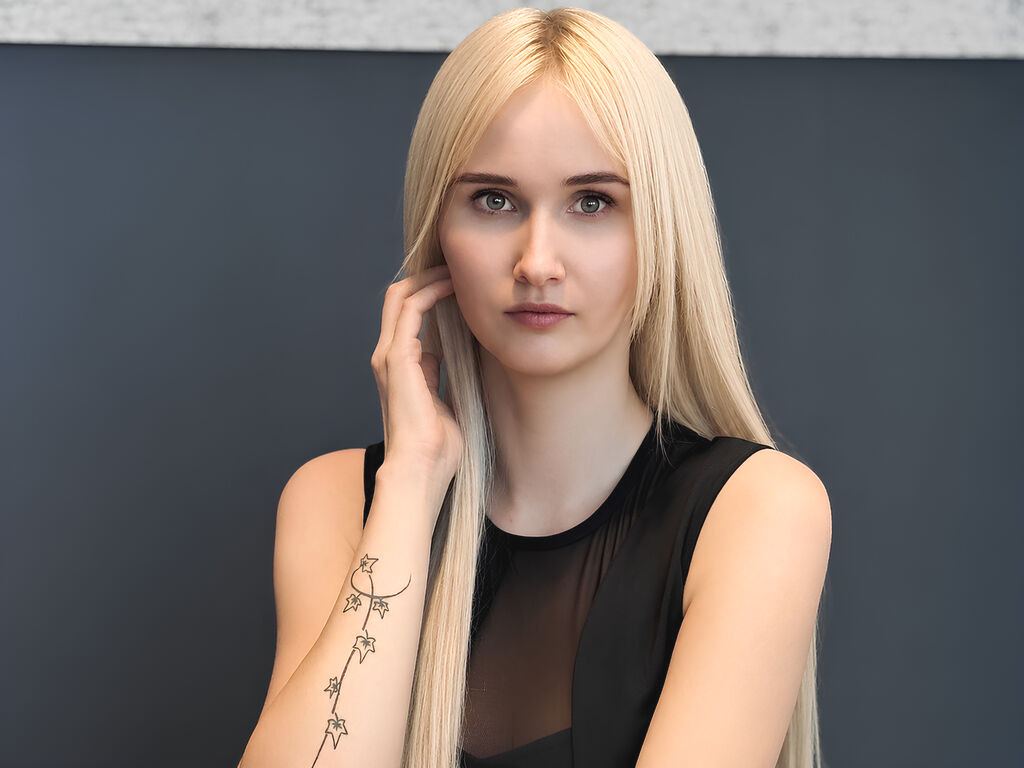 LiliMew naked cam model gallery photo