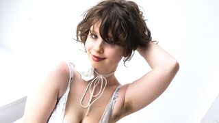 LillyStark 20 female sexy cam model profile