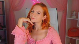LisaAris 29 female strip cam model profile