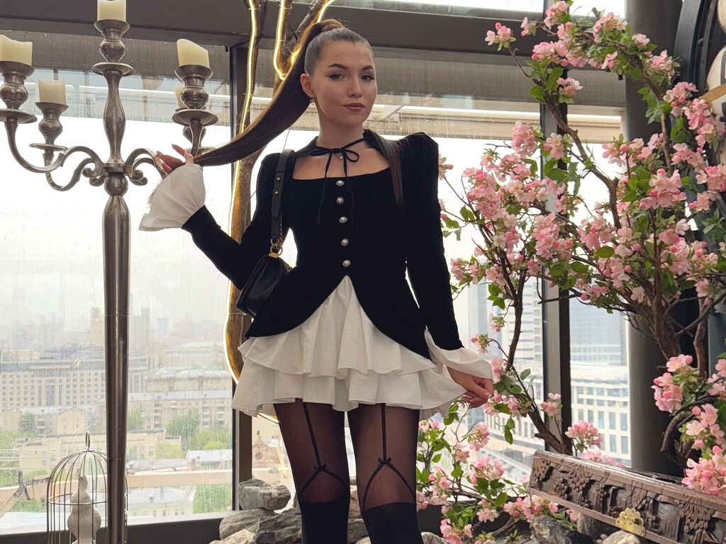 LisaBuda naked cam model gallery photo