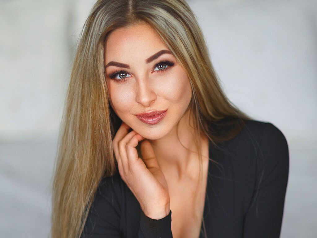 LisaVale nude cam model profile photo