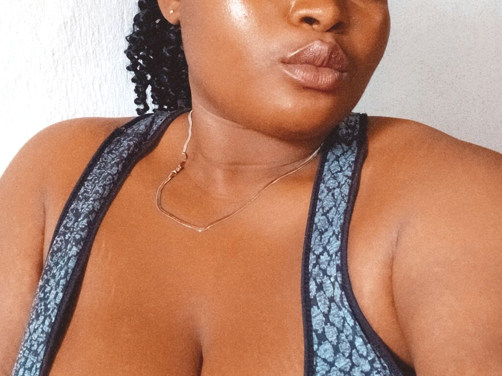 LissaRichard naked cam model gallery photo