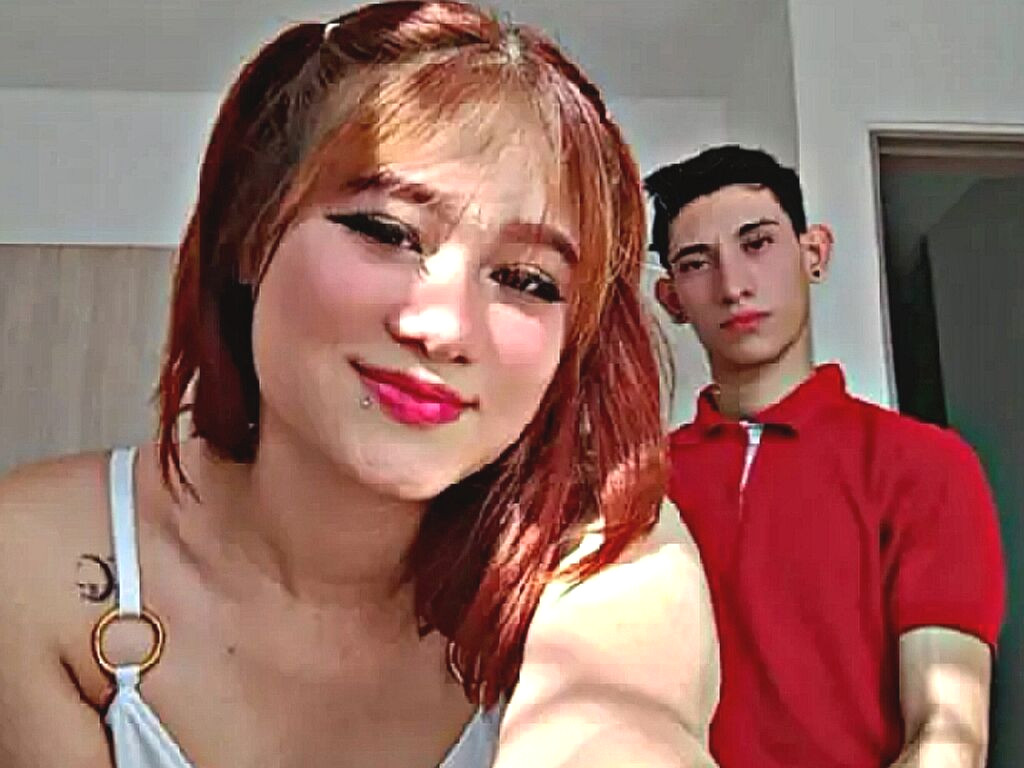 LittleAlyy nude cam model profile photo