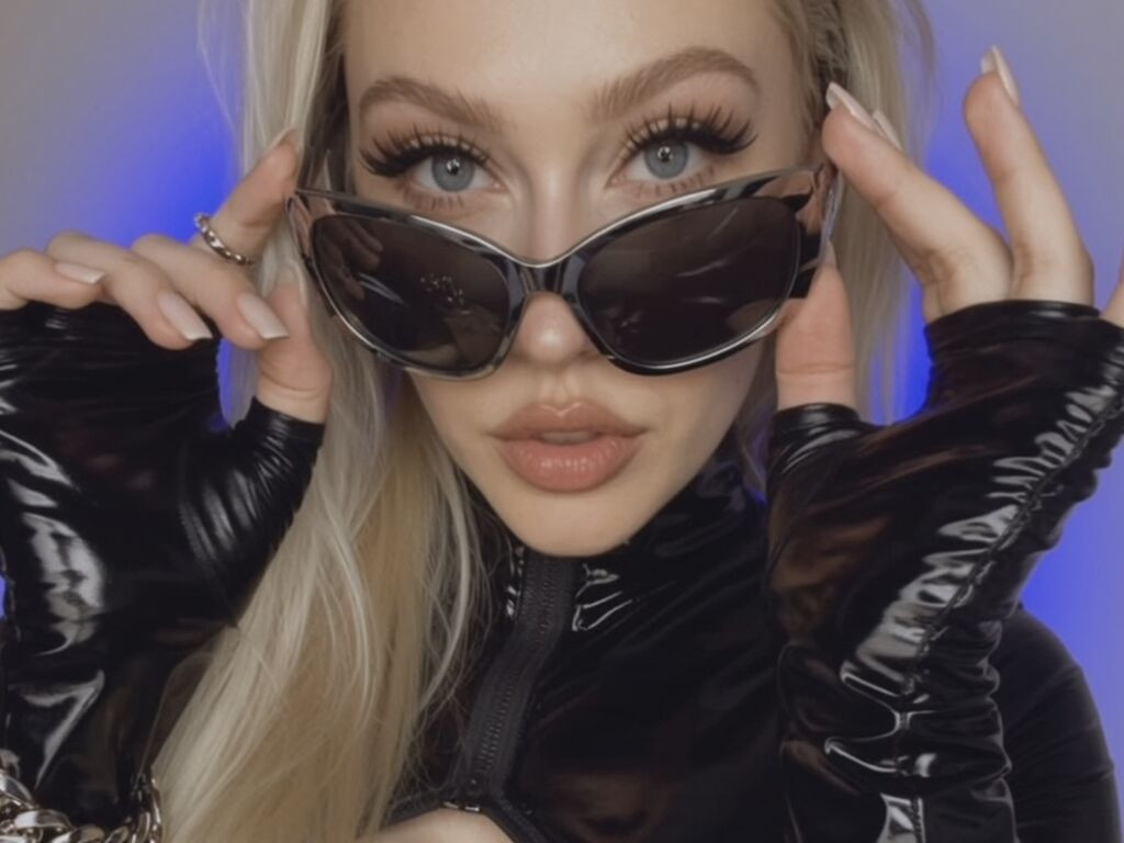 LiyaWilde nude cam model profile photo