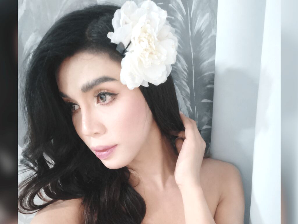 LlanaTan nude cam model profile photo