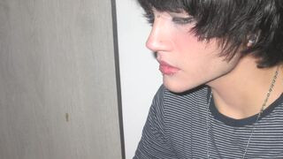 LoganFoxi 20 male erotic related cam model profile