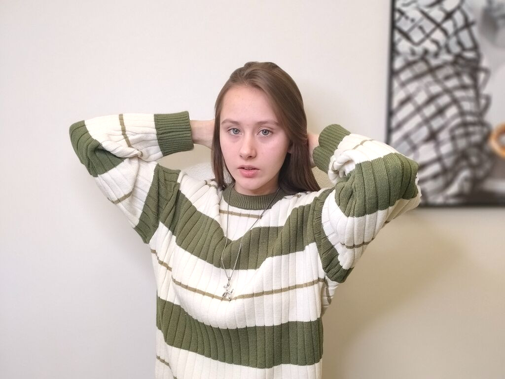 LoisCrissey naked cam model gallery photo