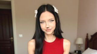 LoraineWebley 18 female nude cam model profile
