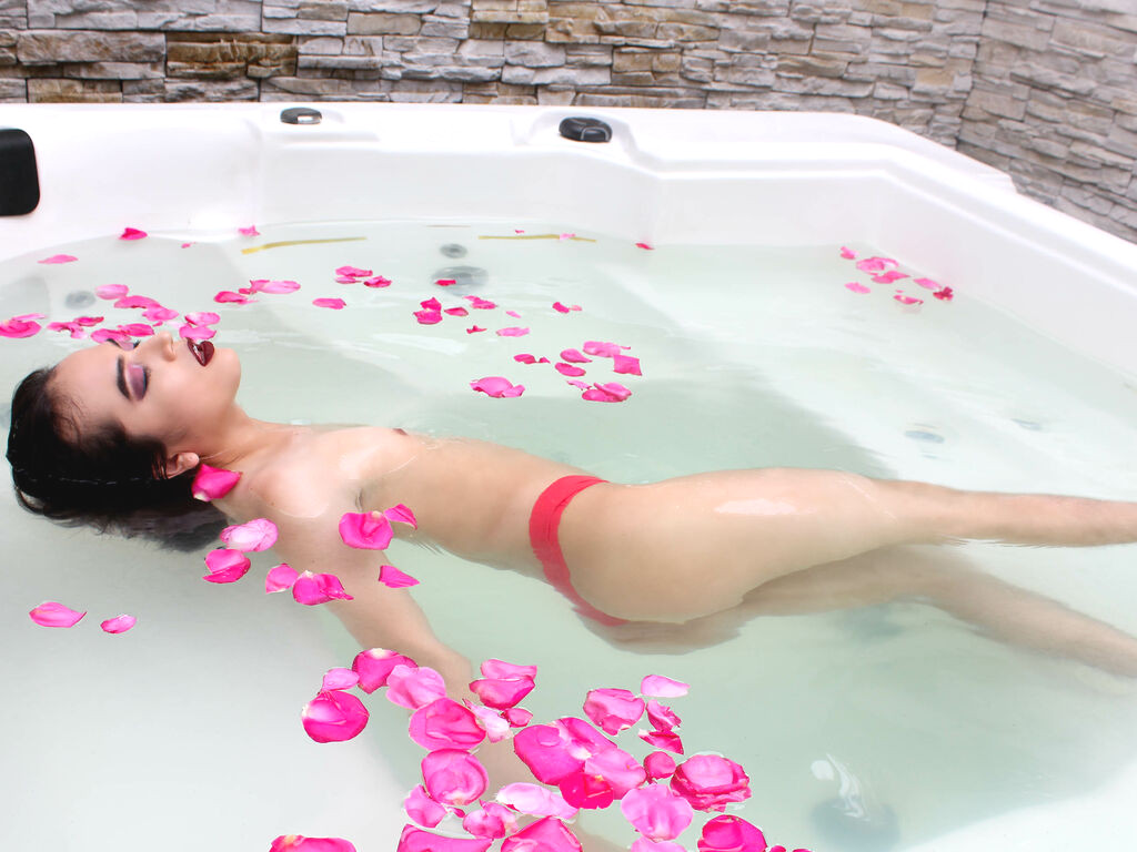 LoreenOak nude cam model profile photo