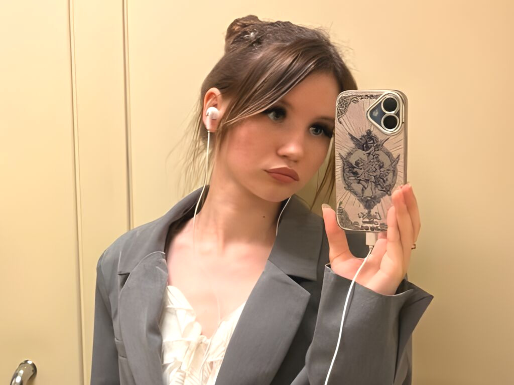 LoreleiMihm nude cam model profile photo