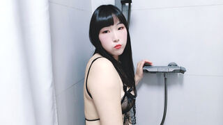 LouiseAnna 24 female naked cam model profile
