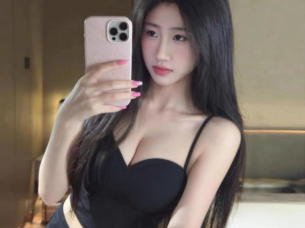 LouiseEve nude cam model profile photo