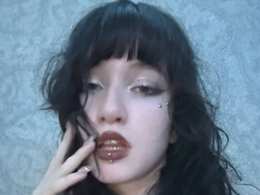 LouisePerrish nude cam model profile photo