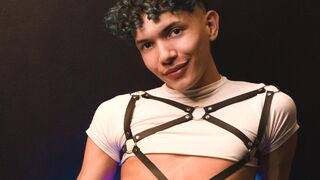 LucasRya 19 male sexy related cam model profile