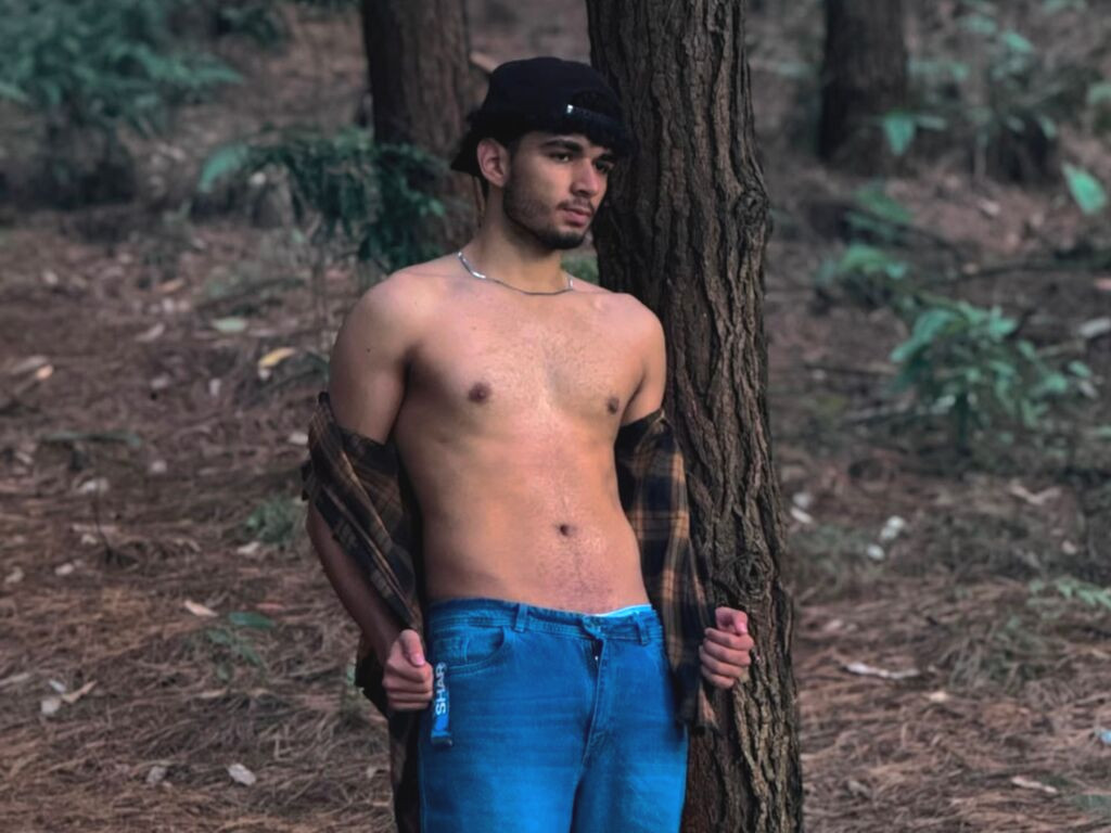 LucasTomson nude cam model profile photo