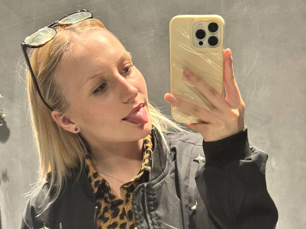 LucilleWiste nude cam model profile photo