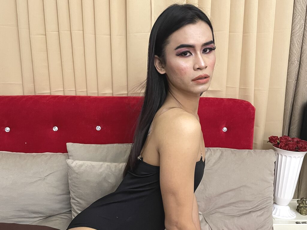 LucineSebastian Nude